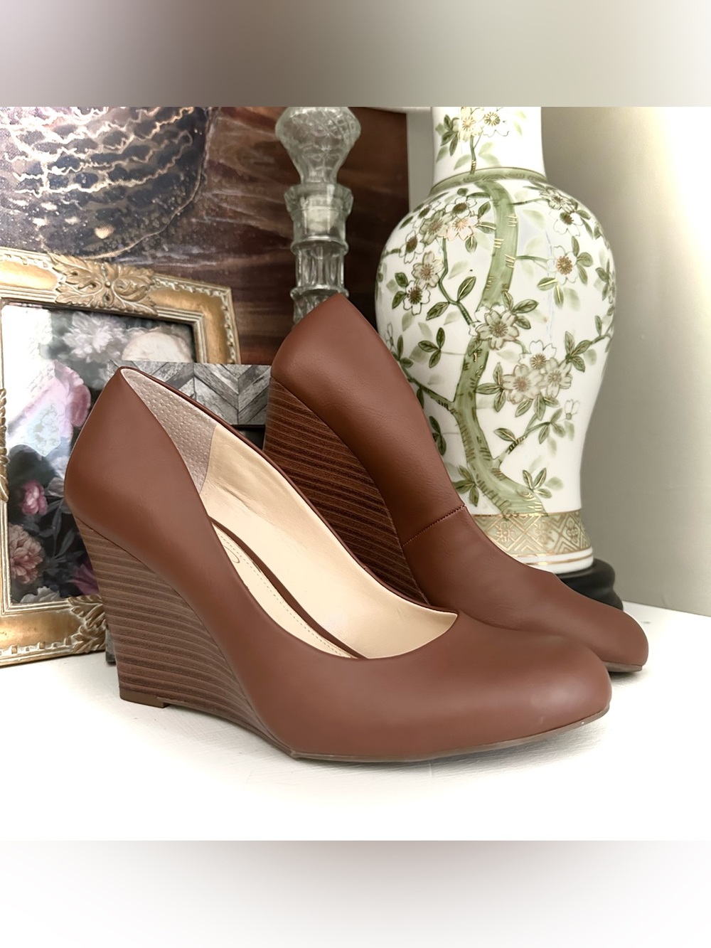 Jessica Simpson Brown Leather-Look Wedge Pumps size 8